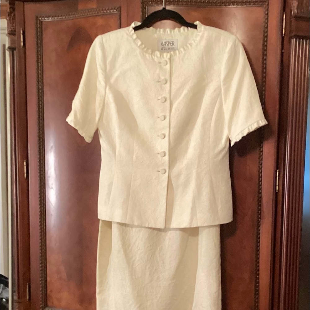 Kasper suit size 6P